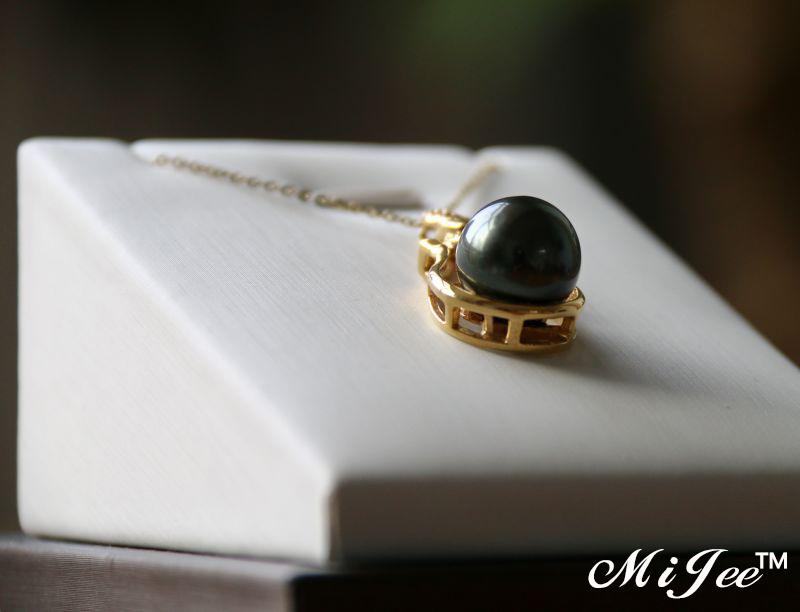 今年最流行的大溪地黑珍珠和14K金的完美结合,很美很耀眼